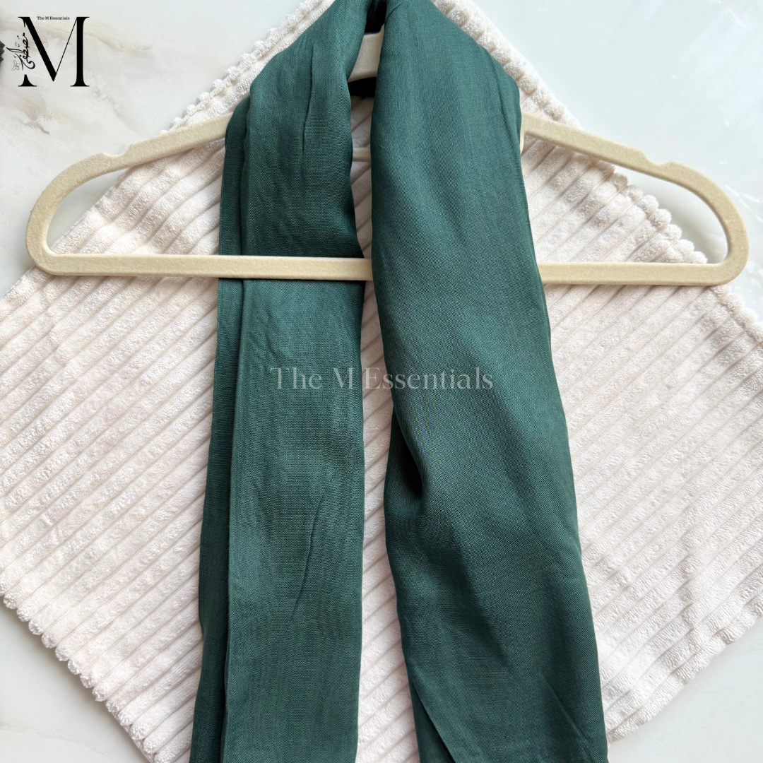 Modal hijab - Green - 41x79 cm - folded texture closeup - The M Essentials